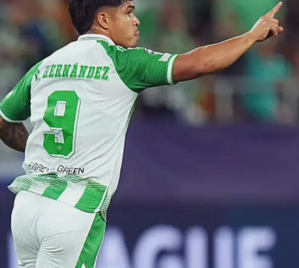 DT de Betis le puso el ojo al 'Cucho' Hernández tras una noche de Champions; "tiene calidad"