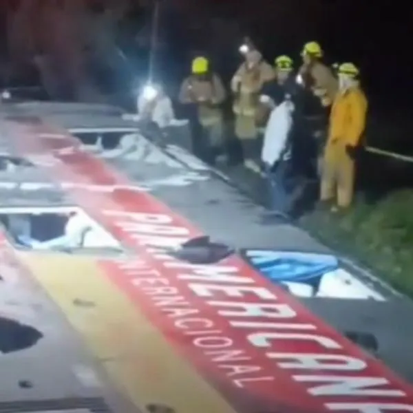 dan pista de quiénes habrían atacado bus que se accidentó en Cauca