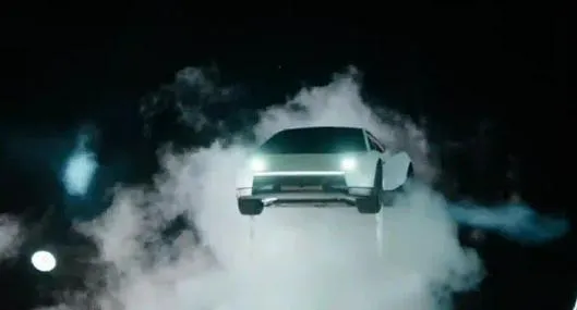 "Viviendo en el futuro": Tesla impresionó con lanzamiento de carro que vuela y hace piruetas