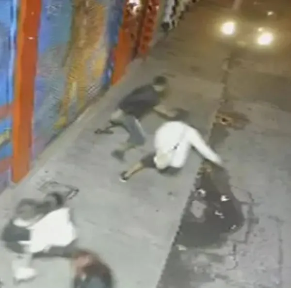 Un conductor de plataforma digital intentó atropellar a una familia con tres niños en el sector de Galerías, Bogotá, tras una discusión por un servicio.