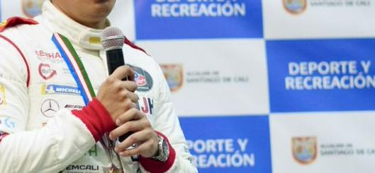 Óscar Tunjo recibe la Gran Cruz de la Alcaldía de Cali tras conquistar el título LMP3 en el IMSA SportsCar Challenge