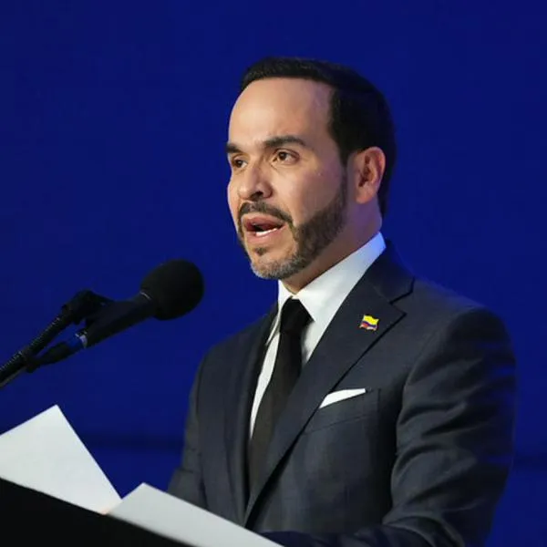 El presidente Abelardo De La Espriella anunció una contrarrevolución cultural contra el wokismo, ordenando retirar afiches en el Museo Nacional.