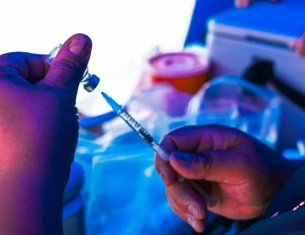 Bogotá refuerza la vacunación en colegios contra el VPH y llama a completar las dosis pendientes este 16 y 17 de octubre 