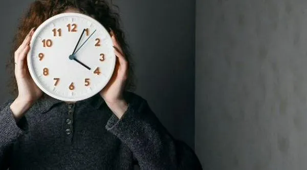 Video | ¿Descansar le genera culpa? puede estar experimentando cronopatía