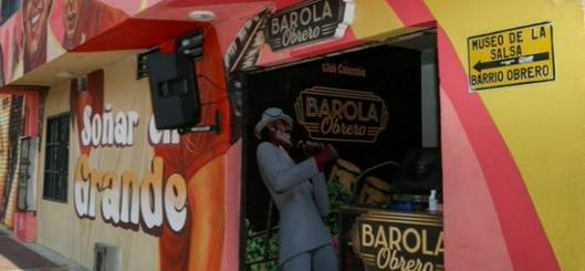 Barrio Obrero de Cali transforma sus calles con esculturas en homenaje a figuras icónicas de la salsa