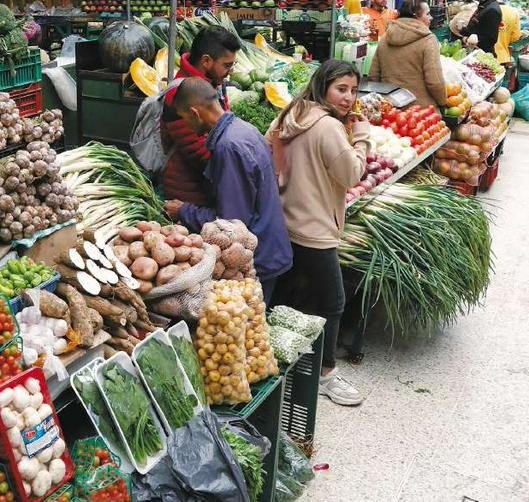 El registro de saberes tradicionales en las plazas de mercado de Bogotá busca preservar su memoria cultural