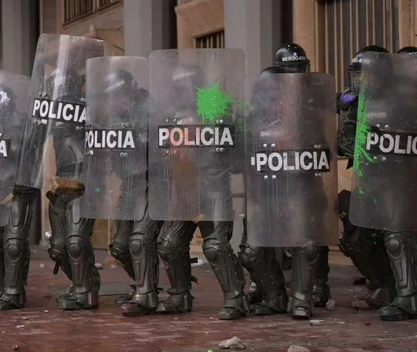 Policía firma decreto con el que vuelve el Esmad y se crea la Unidad Nacional Antidisturbios