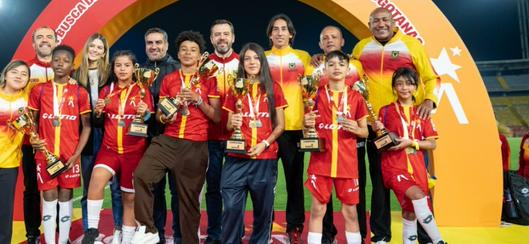 Segunda temporada de Sueños de Cancha reúne a 2.000 niñas y niños en competencia de fútbol escolar en Bogotá