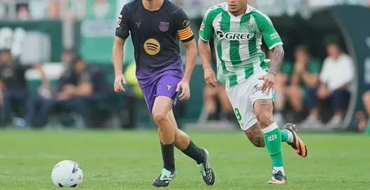 Barcelona vence al Betis en LaLiga y mantiene su racha perfecta tras expulsión de Facundo Bernal en La Cartuja