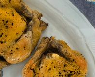 Receta de pollo asado con mantequilla, jugoso y dorado al horno