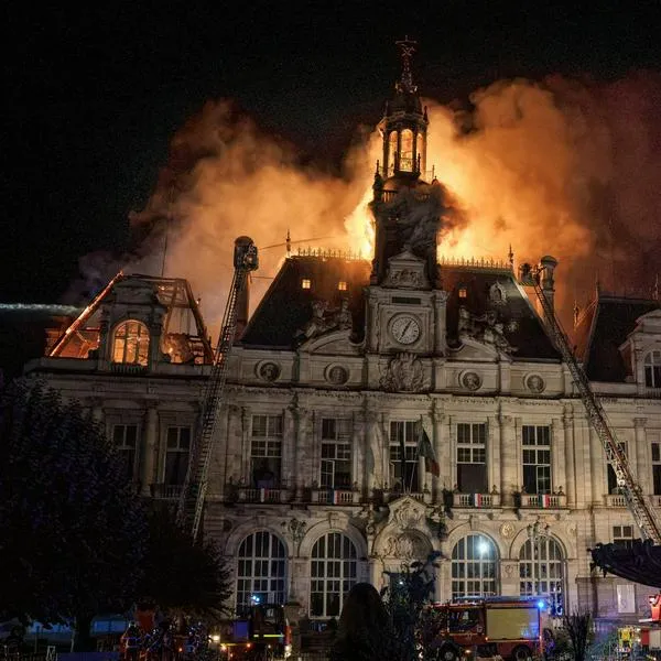 Incendio en el ayuntamiento de Limoges, Francia: imágenes y daños