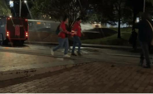 Defensoría del Pueblo alerta por intervención del Esmad en protesta pacífica frente al Museo Nacional en Bogotá