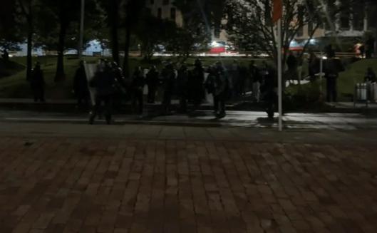 Retiro de obras en el Museo Nacional de Colombia provoca protestas y despliegue del Esmad en el centro de Bogotá