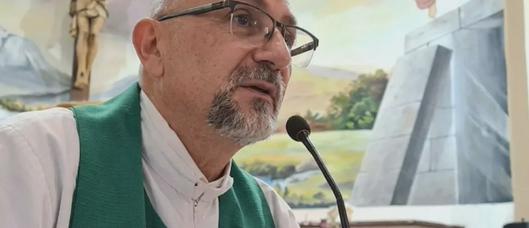 Sacerdote Patricio Alfredo Sánchez Molinari fallece tras caída de cruz durante misa en iglesia de Guayaquil