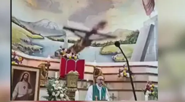 Sacerdote murió durante una misa en Guayaquil tras caerle una enorme cruz en la cabeza