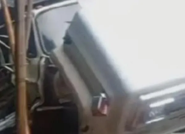 Tremendo susto: camión se fue contra una casa en plena vía del Tolima