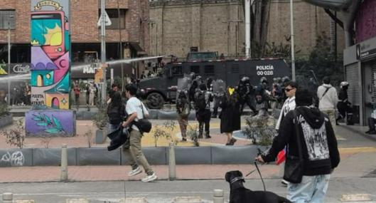Muestran videos de los enfrentamientos entre Esmad y manifestantes en el Museo Nacional (Bogotá)