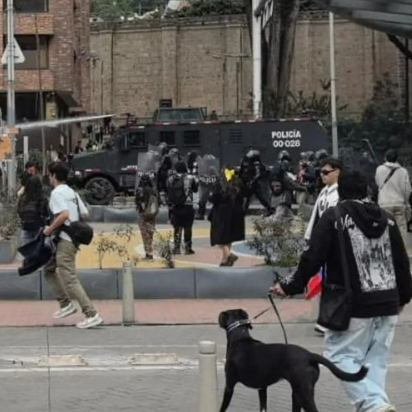 Nuevos videos evidencian los momentos de máxima tensión, el uso de tanquetas con agua y los enfrentamientos entre la Policía y manifestantes en el Museo Na