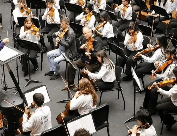 Jóvenes de la Filarmónica de Bogotá compartieron escenario con músicos de la Filarmónica de Berlín 