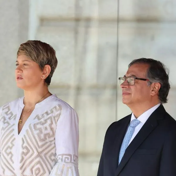 La versión entregada por Verónica Alcocer en Noticias RCN sobre la fecha de su separación de Gustavo Petro entra en abierta contradicción con lo anunciado.