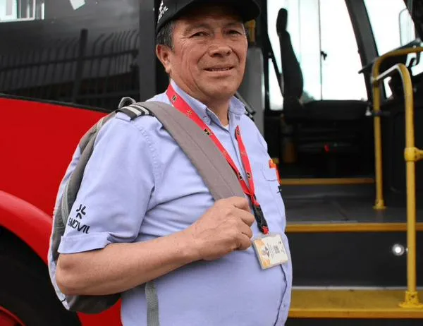  Bogotá impulsa economía circular con 7.250 nuevos productos elaborados con uniformes en desuso 