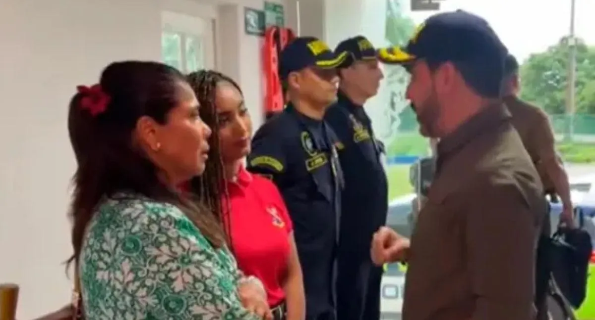 El presidente Abelardo de la Espriella increpó en San Andrés a la gobernadora y a la representante Elizabeth Jay-Pang por polémicas en contratación y salud