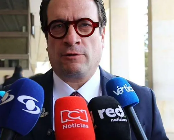 Ministro de Justicia pide investigar reuniones con exjefes paramilitares en Valledupar
