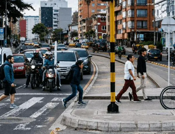 ¿Cómo opera el pico y placa en Bogotá este martes 20 de octubre de 2026? Conoce aquí 
