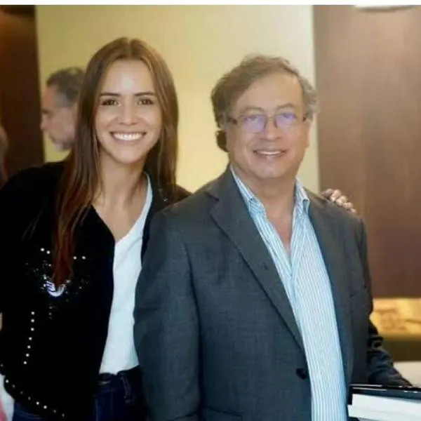 La congresista María Fernanda Carrascal es blanco de críticas por un error de conjugación en el Congreso, en medio de investigación abierta de Procuraduría