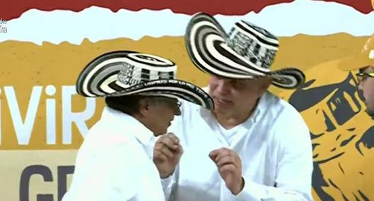 Petro publica documento del 'Pacto de Valledupar'; esto se habría firmado con exjefes paramilitares