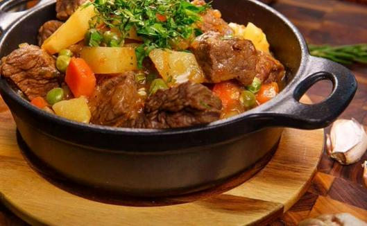 Cómo preparar carne guisada en lomo de cuadril: receta y claves para lograr un guiso tierno y sabroso