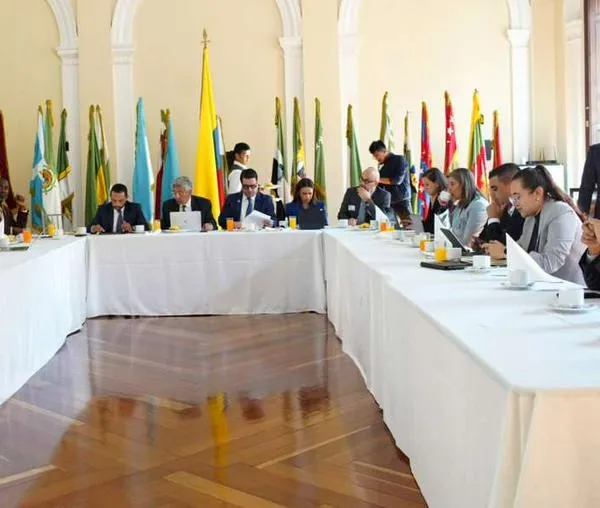 Gobierno comienza acercamientos con Congreso para avanzar en debates de ley de sometimiento