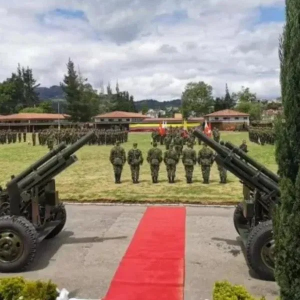 Un sargento y un soldado murieron tras una violenta riña en el Batallón de Artillería N.° 1 en Sogamoso, Boyacá; un militar y un canino resultaron heridos.