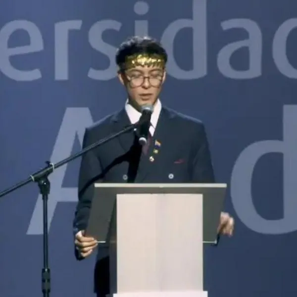 Santiago Ortiz, abogado summa cum laude de la Universidad de los Andes, conmovió las redes con un discurso de grado sobre el éxito, el dinero y la paz.