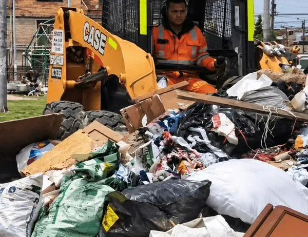 En solo una semana de trabajo, se retiraron de las calles de Bogotá 7.154 toneladas de escombros y residuos voluminosos  
