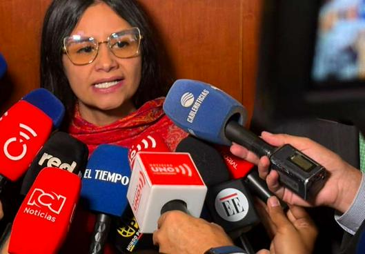 Angie Rodríguez mantiene denuncias contra Gustavo Petro y anuncia que no dará declaraciones tras su salida de Dapre