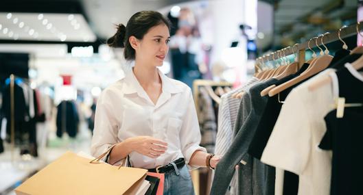 8 prendas y accesorios que hacen lucir más elegante sin gastar demasiado