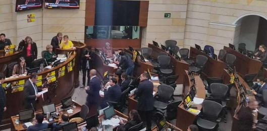 Congreso debate la ley de sometimiento propuesta por Abelardo de la Espriella en medio de divisiones y recusaciones