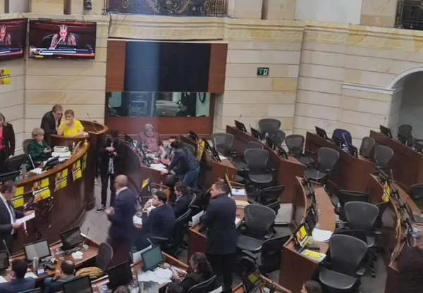 Se calienta debate por ley de sometimiento en Congreso: choques internos e impedimentos
