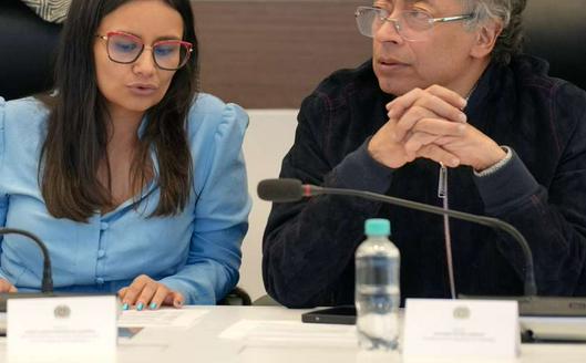 Gustavo Petro denuncia ante la Fiscalía a Angie Rodríguez por el “Pacto de Valledupar” tras señalamientos sobre presiones a exparamilitares