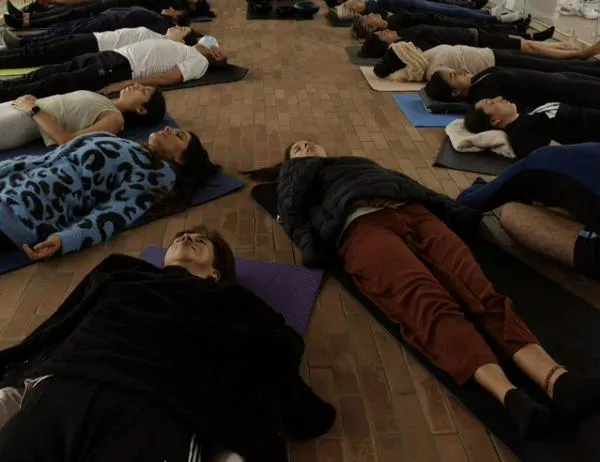 Asiste gratis al taller 'Yoga feliz' en el Centro Felicidad Chapinero de Bogotá 