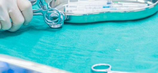 Álvaro Barona espera cirugía urgente por tumor en la hipófisis que afecta su visión tras demoras en trámite médico
