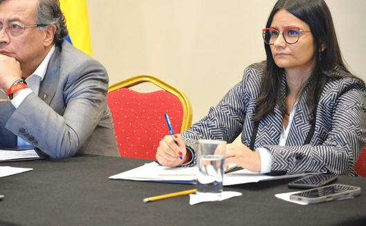Gobierno de Petro investigado por presuntas presiones a exparamilitares para involucrar a opositores en crímenes de las AUC