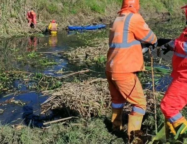 75 m³ de residuos retirados de los Canales Guaymaral y Torca en la autopista Norte 