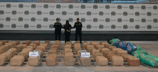 Policía intercepta cargamento de marihuana proveniente del Cauca y captura a una mujer en operativo en el sur de Bogotá