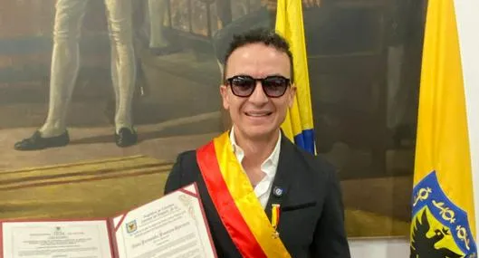 Después del gesto con El Campín, Fonseca fue condecorado en Bogotá antes de su concierto en Vive Claro