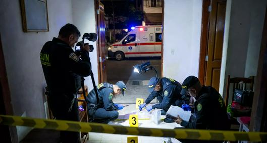 Hallan a dos hombres amordazados y asesinados dentro de una vivienda en Bogotá