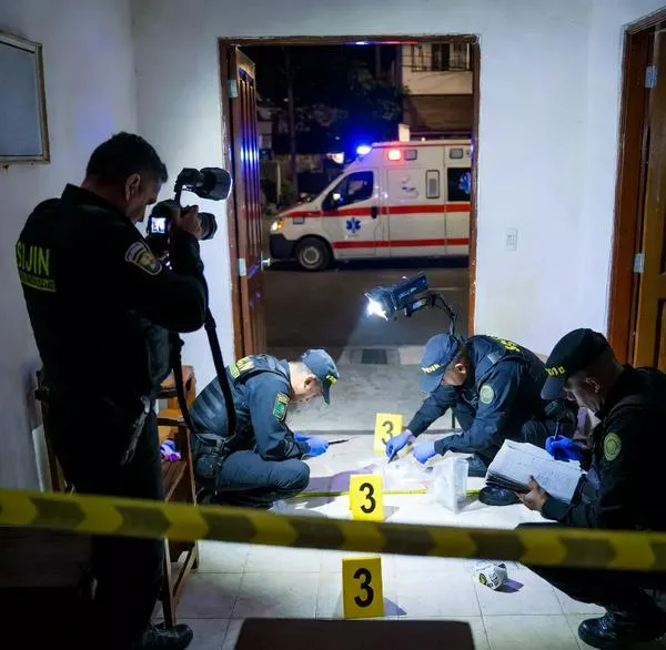 Hallan a dos hombres amordazados y asesinados dentro de una vivienda en Bogotá