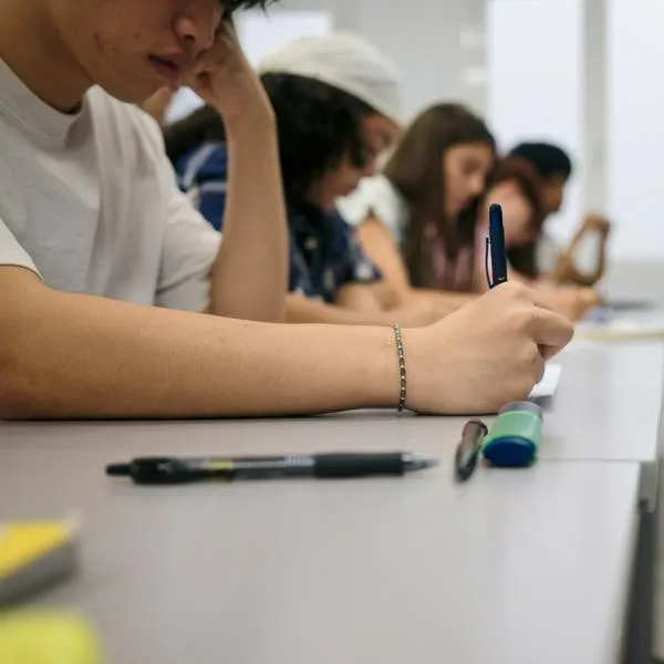 Matemáticas y lectura suben en Colombia según Icesi, pero Bogotá y Medellín caen