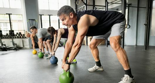 ¿Es mejor hacer cardio antes o después de las pesas? Esto depende de tu objetivo